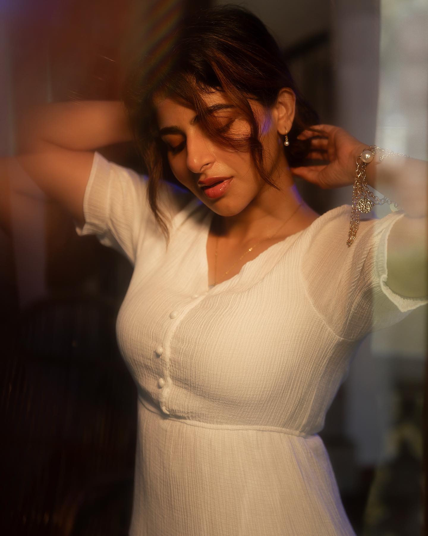 Aishwarya Menon in a tight dress, Hot Iswarya Menon Photos iiQ8