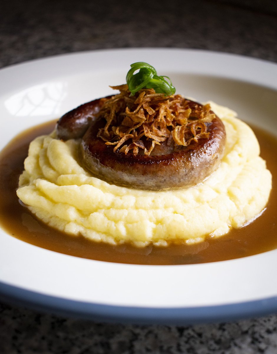 Lunch is served. Bangers & Mash with Crispy Onions

#bangersandmash #pubgrub #unitedkingdom #pubclassics