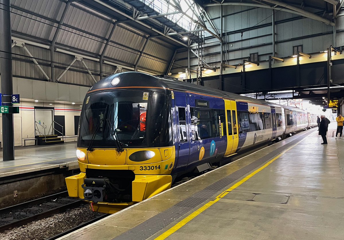 Barberstig's tweet image. Well a new traction ticked off today! 

The class 333. 

2H32 Leeds-Skipton. 

#trains #railways #class333