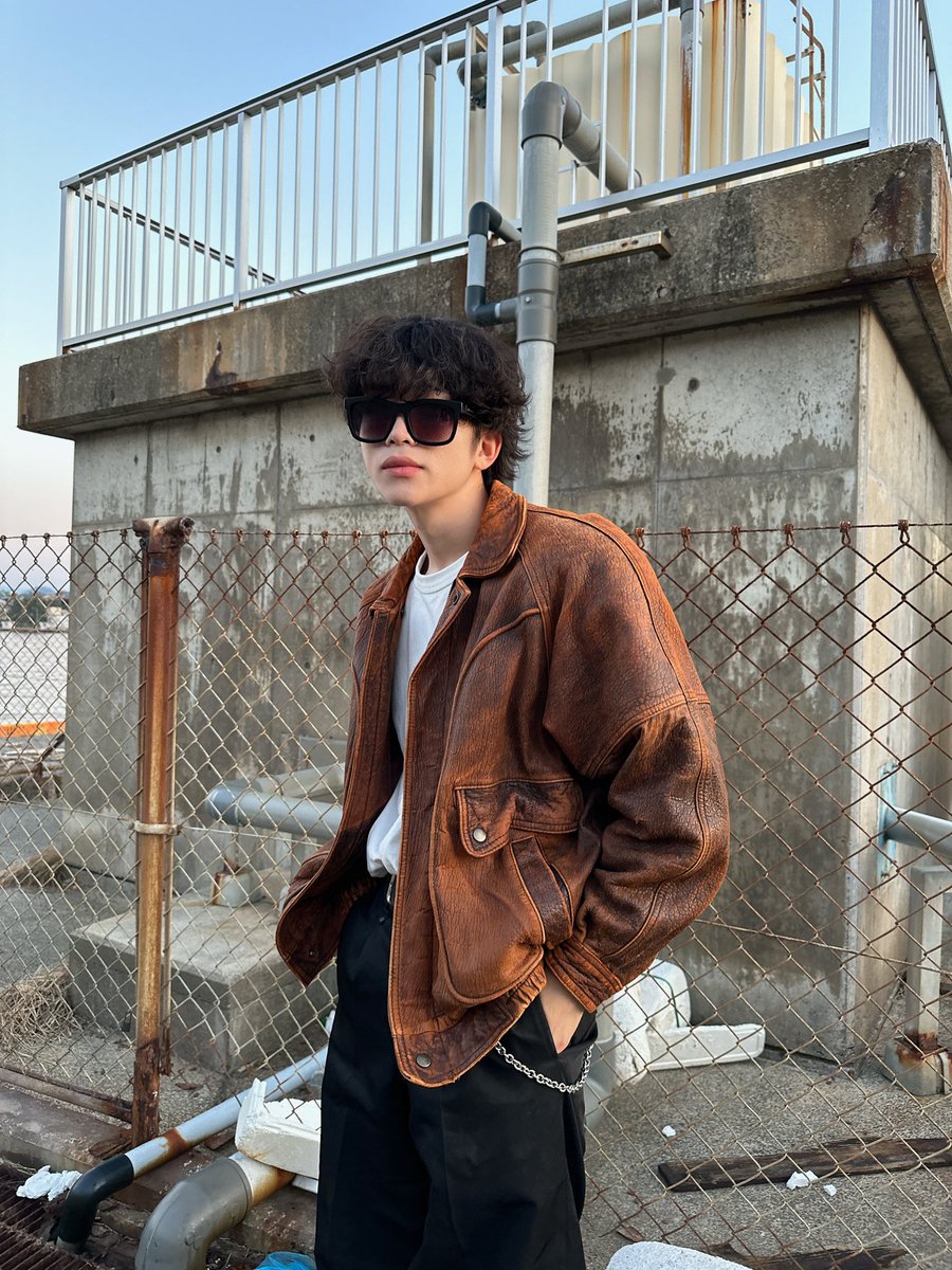 041cente's tweet photo. 今年も安定にレザー
レザーとパーマって相性いいな🤔 https://t.co/mfMetVxK60