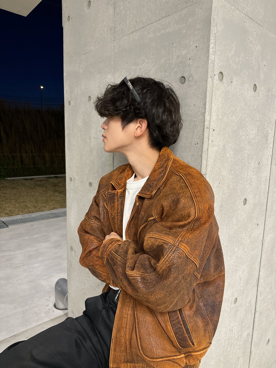 今年も安定にレザー
レザーとパーマって相性いいな🤔