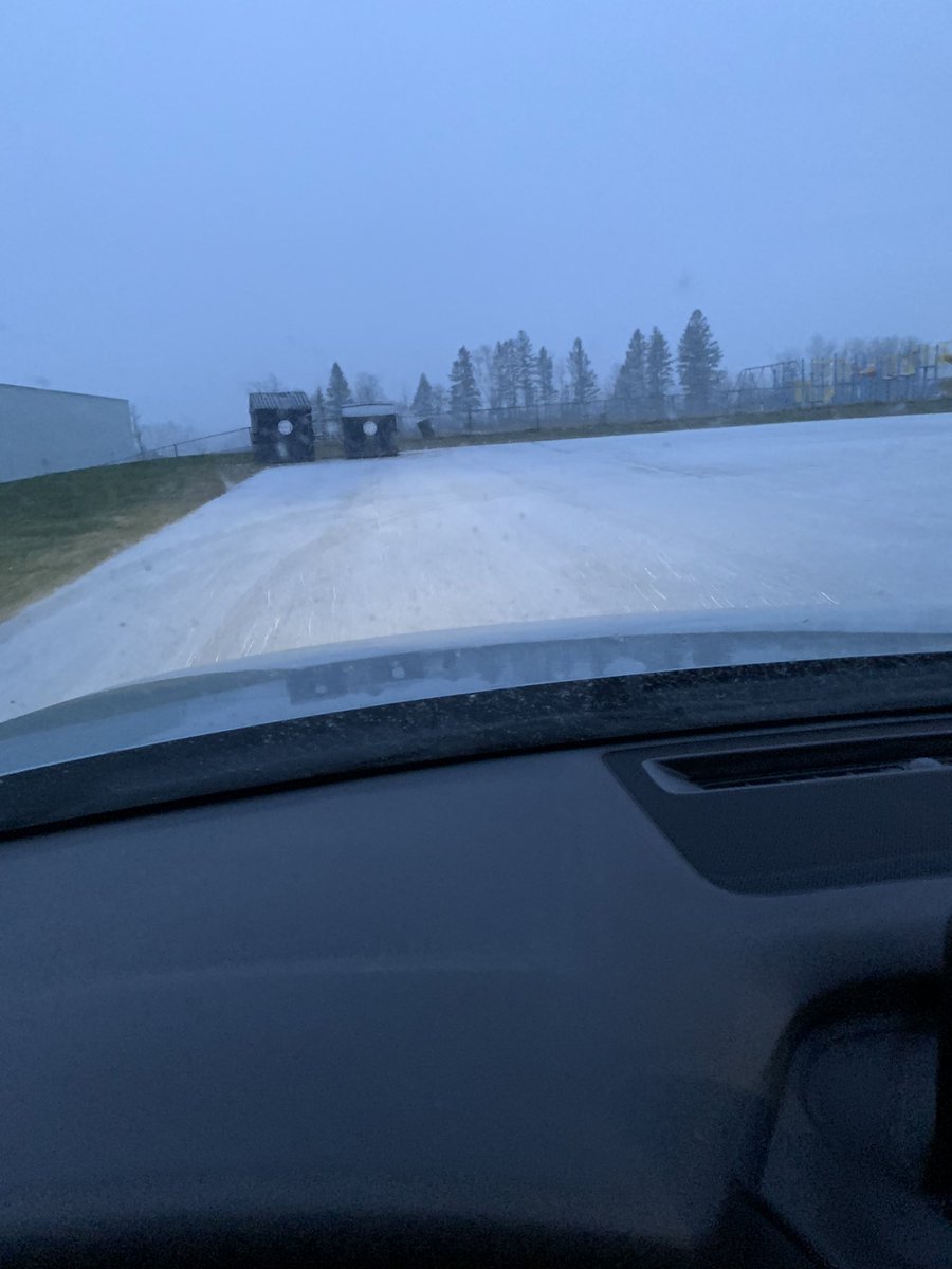 DBCsmom's tweet photo. Parking lot at Centreville Community School https://t.co/LxCEnEyV07