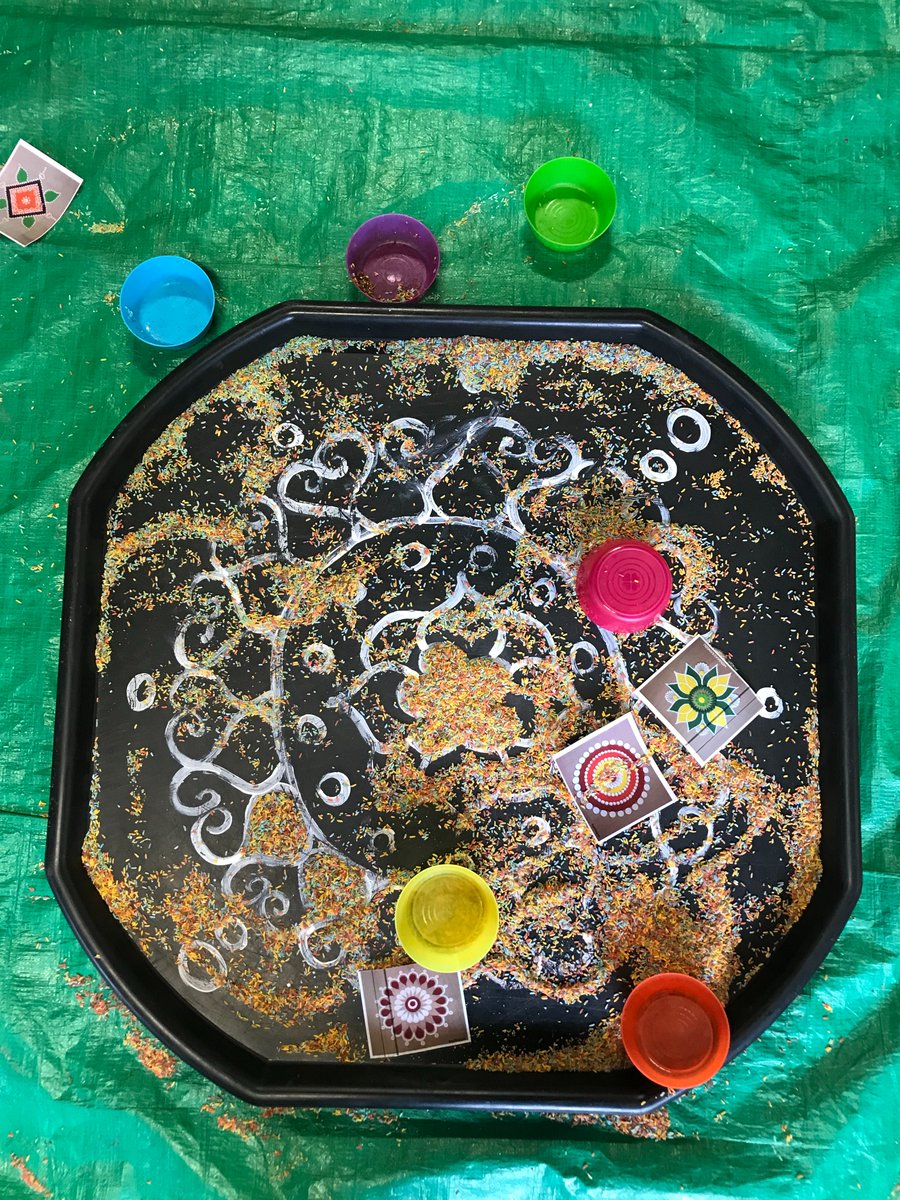 3D_Families's tweet photo. ⭐️Before and After⭐️
The children were celebrating Diwali at Messy Play on Monday, and had great fun with this fantastic design that Kat did! The children got to experiment with different patterns using coloured rice. https://t.co/oRuCXog4hl