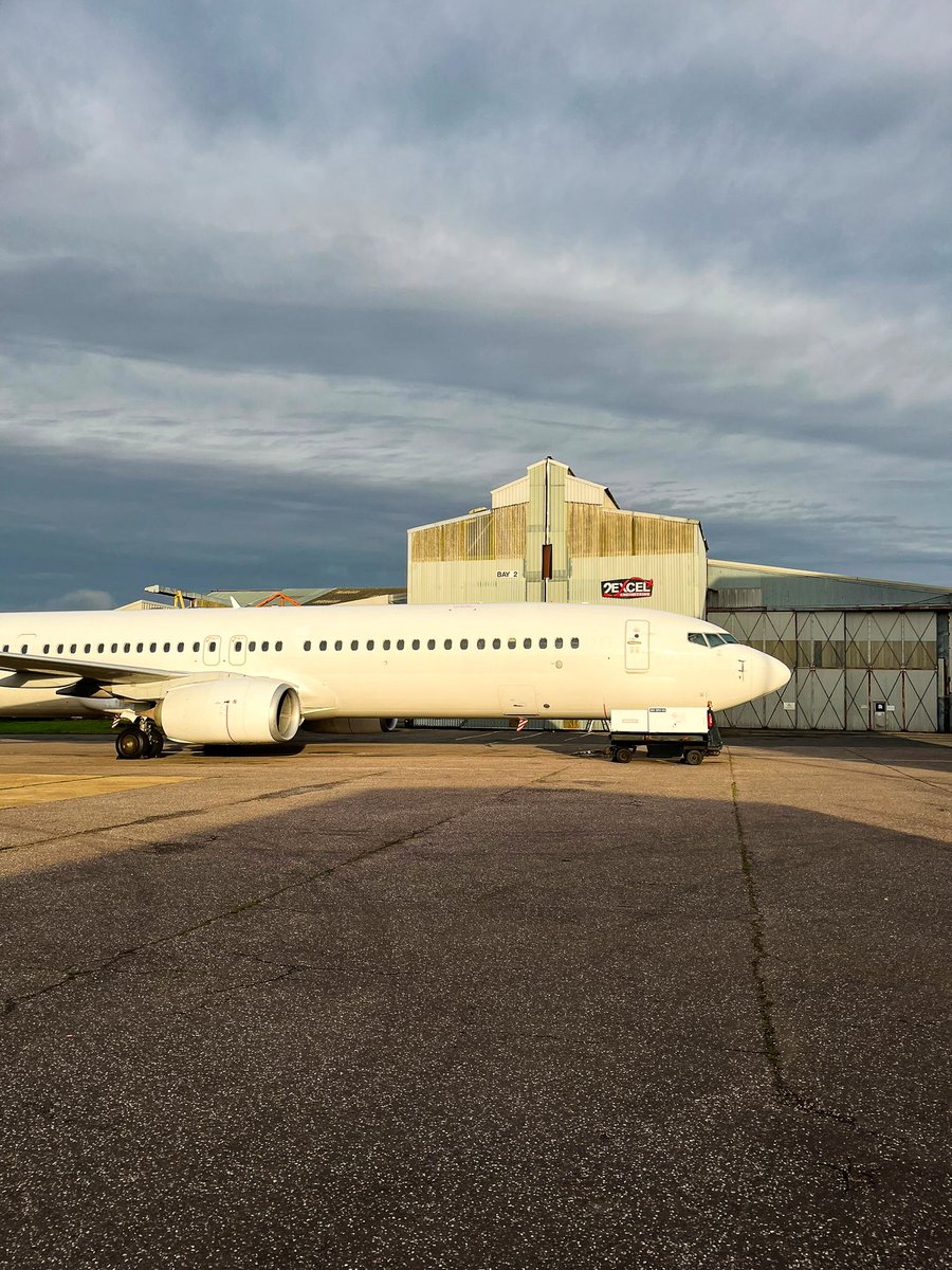 2ExcelEng's tweet image. Lovely light at Lasham this morning, with a ray of sun sneaking through the clouds ✈️⛅

#aviationengineering #aviationmaintenance #MRO