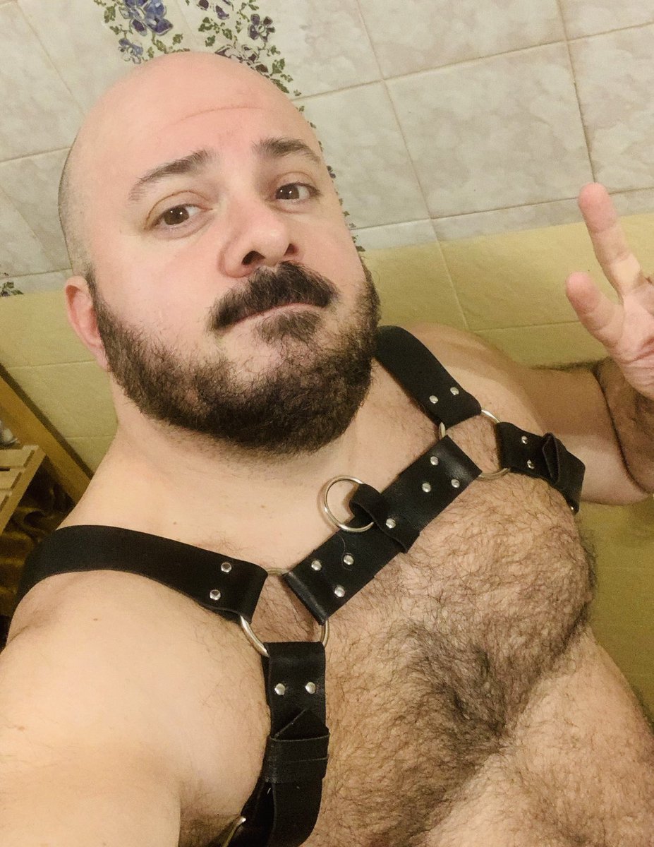 cesardhumar's tweet photo. Preparandome el outfit para la MadBear #MadBear #gaybear https://t.co/yj4f9lcQfM