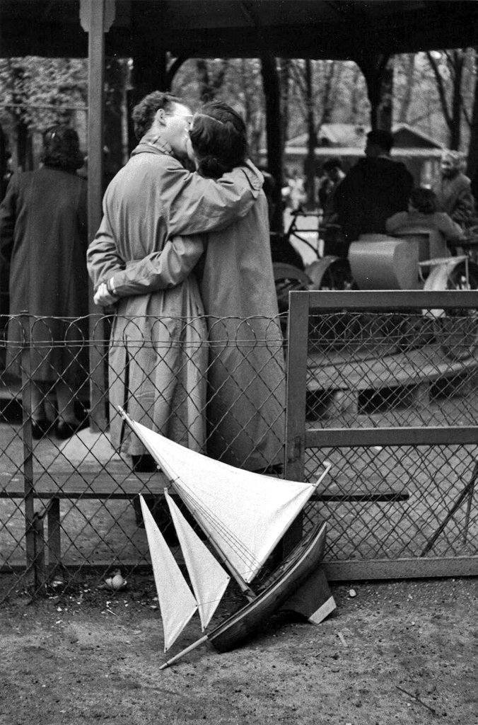 CarmelaCusmai's tweet photo. #ÈilMomentoDelRumore

"Le grandi passioni sono malattie senza speranza.
Ciò che potrebbe guarirle,
è proprio ciò che le rende pericolose."

(Goethe)

#VentagliDiParole
@VentagliP

#photograghy Edouard Boubat https://t.co/5OdNEOKUd3