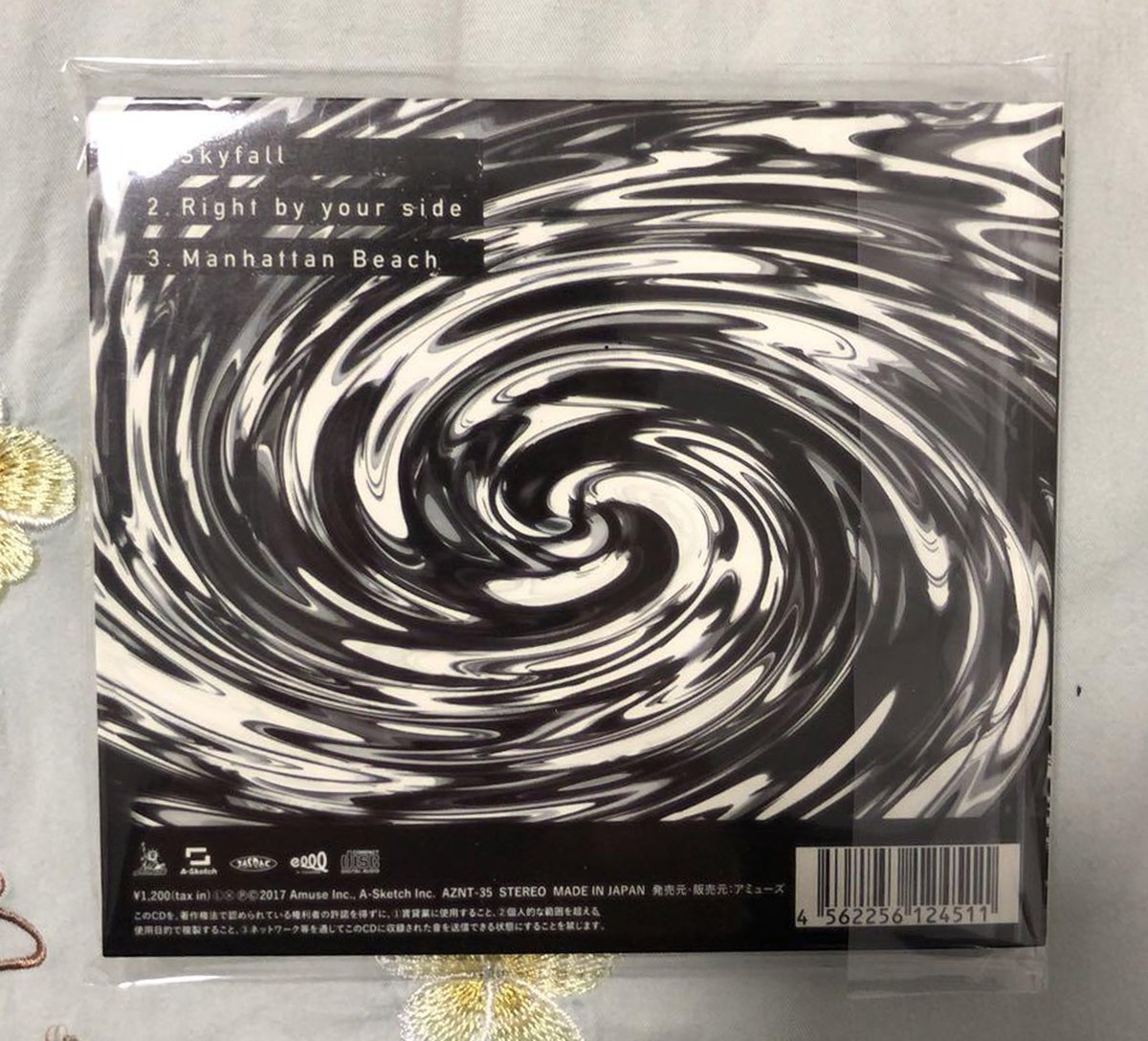 ワンオク ONE OK ROCKの2017 “Ambitions” JAPAN TOUR の会場限定CD