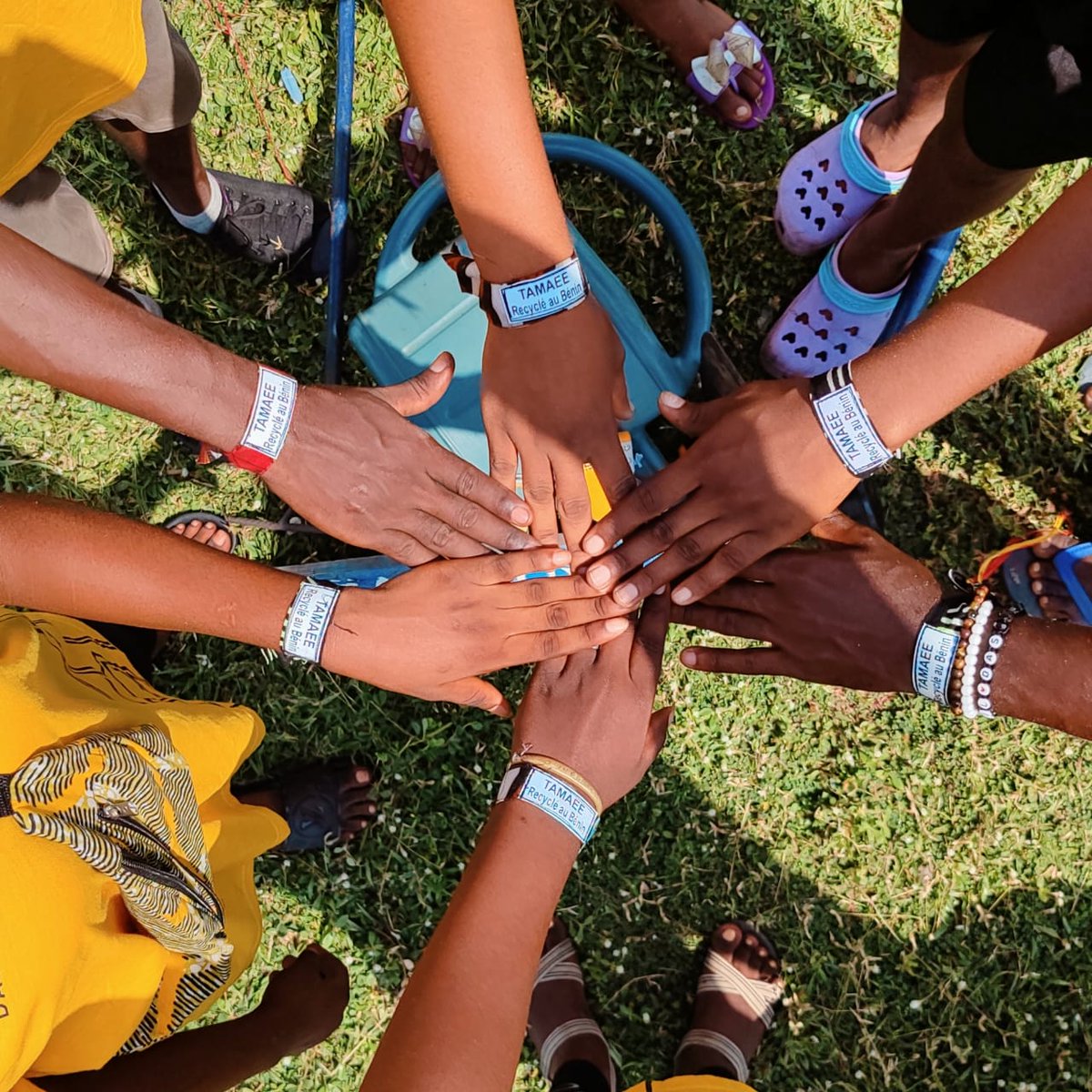 ba_ladani's tweet photo. Le Camp Solidaire des Jeunes pour l'Environnement.
Le 11 au 19 novembre 2023, j'ai eu l'opportunité de participer au Camp Solidaire des Jeunes pour l'Environnement organisé par l'#ONG #Tamaee à la plage PK 10 pour la construction d'un centre écologique. https://t.co/rD7KankhT3