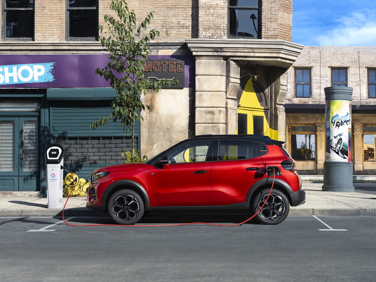 AutomotorSL's tweet photo. FÁCIL VIDA ELÉCTRICA gracias al pack de baterías de 44 kWh que proporciona hasta 320 km de autonomía WLTP, y a la recarga rápida de 100 kW CC del 20 % al 80 % de su capacidad en tan solo 26 minutos. https://t.co/bEuGCHuV6l