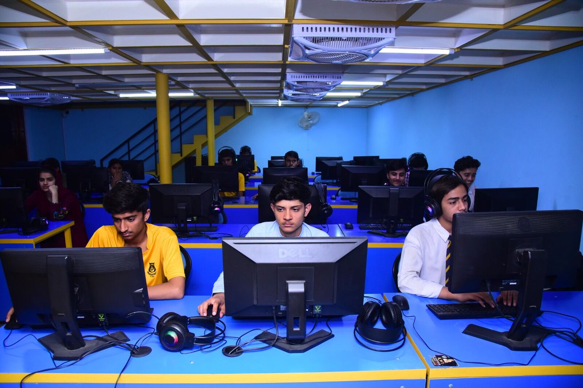 NJVSchool's tweet photo. Embark on the "Digital Aghaz" entrepreneurial course right here on campus! we've teamed up with IDM Pakistan to offer valuable insights into the world of digital marketing.
#NJV #IDM #CEP #Akhuwat #Entrepreneurship #Freelance https://t.co/CQtTnjUPGb