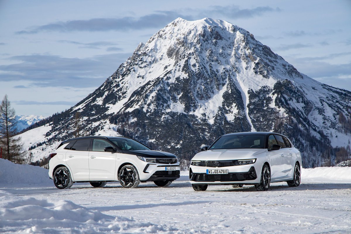 giauto_gipuzkoa's tweet photo. Máximo control y estabilidad para tus escapadas a la montaña con los modelos Gse de Opel, pero… ¡cuéntanos con cuál te quedas! ¿Opel Astra Sport Tourer Gse o Opel Grandland Gse?⚡️. #opel #Giauto #Donostia #Olaberria #Bergara #Irun #Gipuzkoa https://t.co/vmBYv81LI7