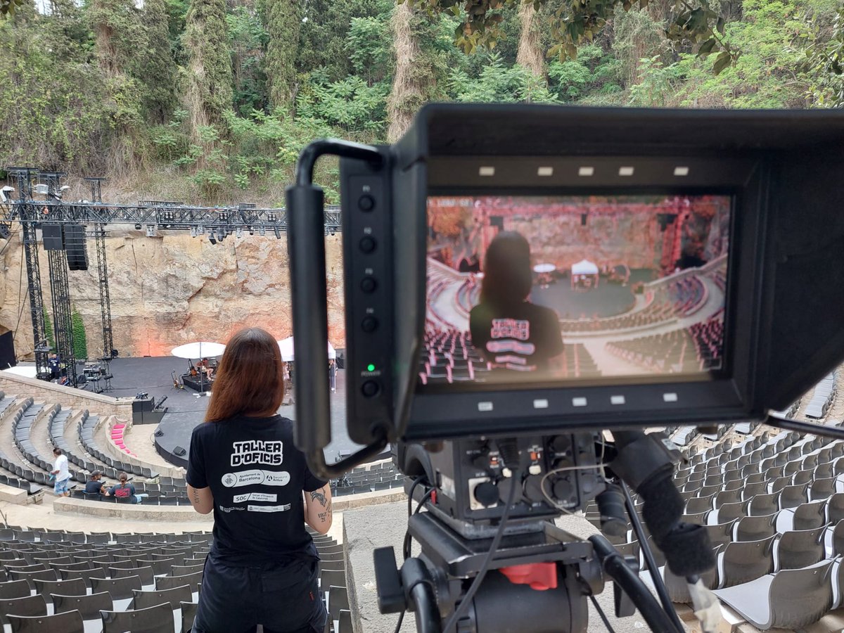 barcelonactiva's tweet image. Prepara't per treballar amb els Tallers d'#Oficis! 🚀

Si tens menys de 30 anys, t'oferim #cursos especialitzats en feines dels sectors de les indústries creatives o el medi ambient. Obtindràs formació i un contracte de #pràctiques de 6 mesos. 🤝

📝 loom.ly/BtjbZgE