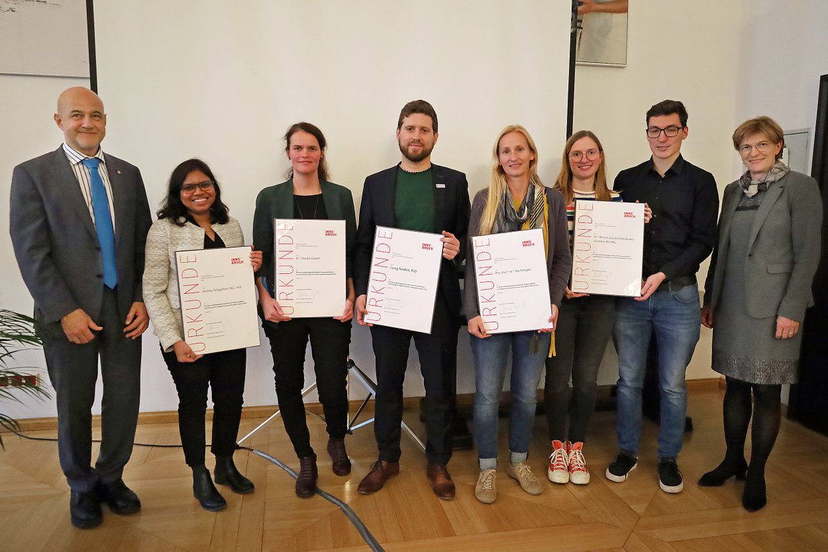 Die Preise für wissenschaftliche Forschung der <a href="/stadt_innsbruck/">Stadt Innsbruck</a> gehen 2023 an @GHNiedrist, Uta Schirpke, Anusha Telagathoti (Fakultät für Biologie) sowie an Monica Lisa Ines Fernandez Quintero und Bianka Siewert (Fakultät für Chemie und Pharmazie). Gratulation! 👏 #ibktwit