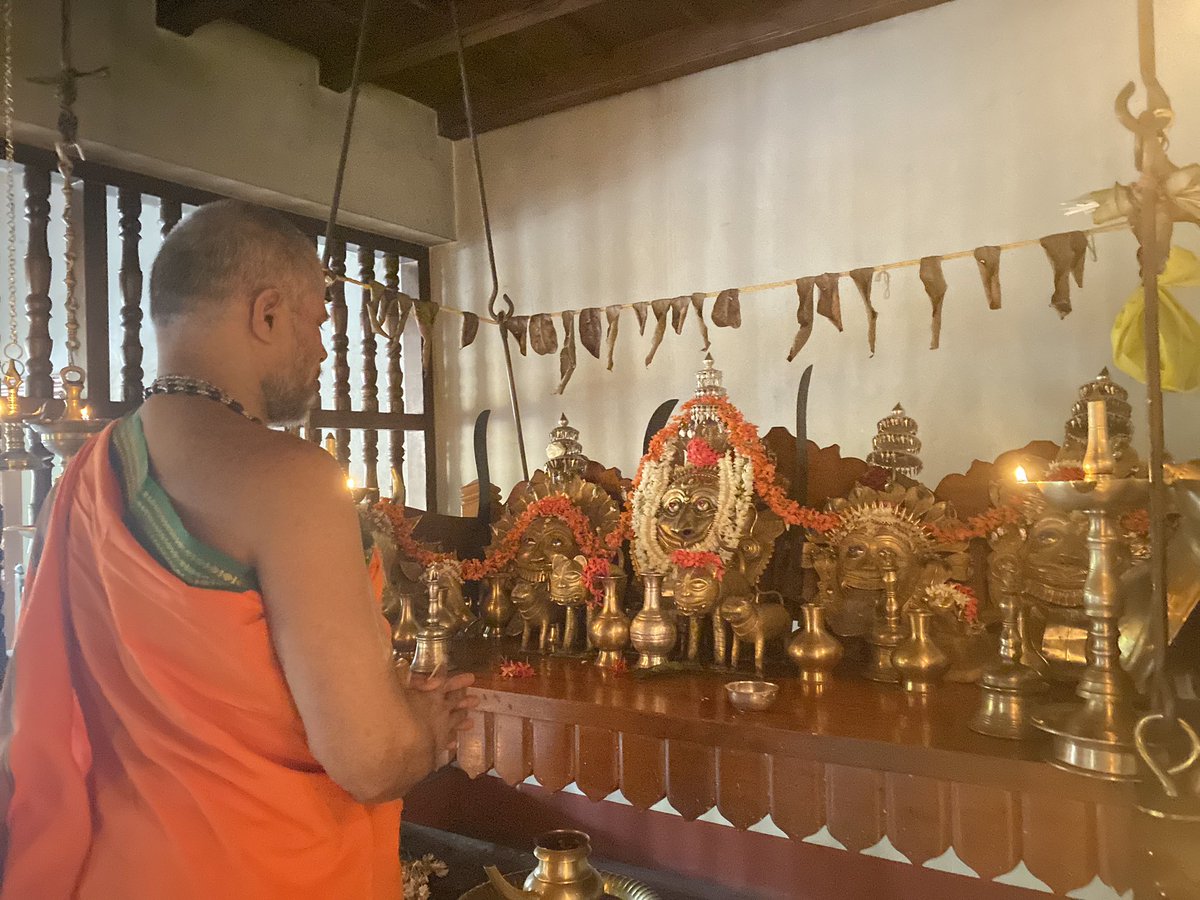 _swamiji's tweet photo. ಮಂಗಳೂರು ತಾಲೂಕಿನ ಕುಡುಂಬೂರು ಗುತ್ತಿನ ರಾಜನ್ ದೈವಗಳು 2024  ಜನವರಿಯಲ್ಲಿ ಧರ್ಮನೇಮ ಕೈಗೊಳ್ಳುತ್ತವೆ🙏 https://t.co/Zwne2AbJTH