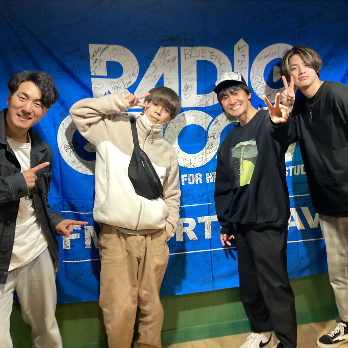 RadioGroove825's tweet image. 今日もたくさんのリクエスト・メッセージありがとうございました!
先輩方の話を聴き逃した部員はここから聴き直してね☺️

#LostBackPoint 先輩
radiko.jp/share/?sid=NOR…

#クジラ夜の街 先輩
radiko.jp/share/?sid=NOR…

#ラジグル #ノースウェーブ