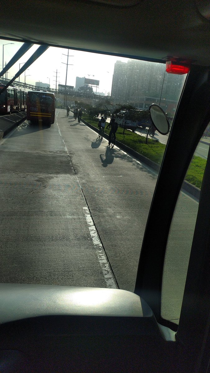 Buenos días.... Hasta cuándo, hay que prevenir accidentes y muertes en la vía, los ciclistas entre soacha y bosa invaden el carril , dañan la movilidad y aumentan el riesgo.... Medidas por favor, esto lo veo todos los dias