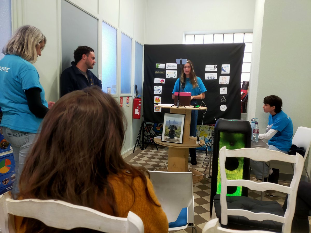 Conférences flash de RANDOSSAGE dans le cadre de la SERD, rendez-vous à 13H en ligne aux Ateliers Briand 
youtube.com/live/0MneRBMpZ…