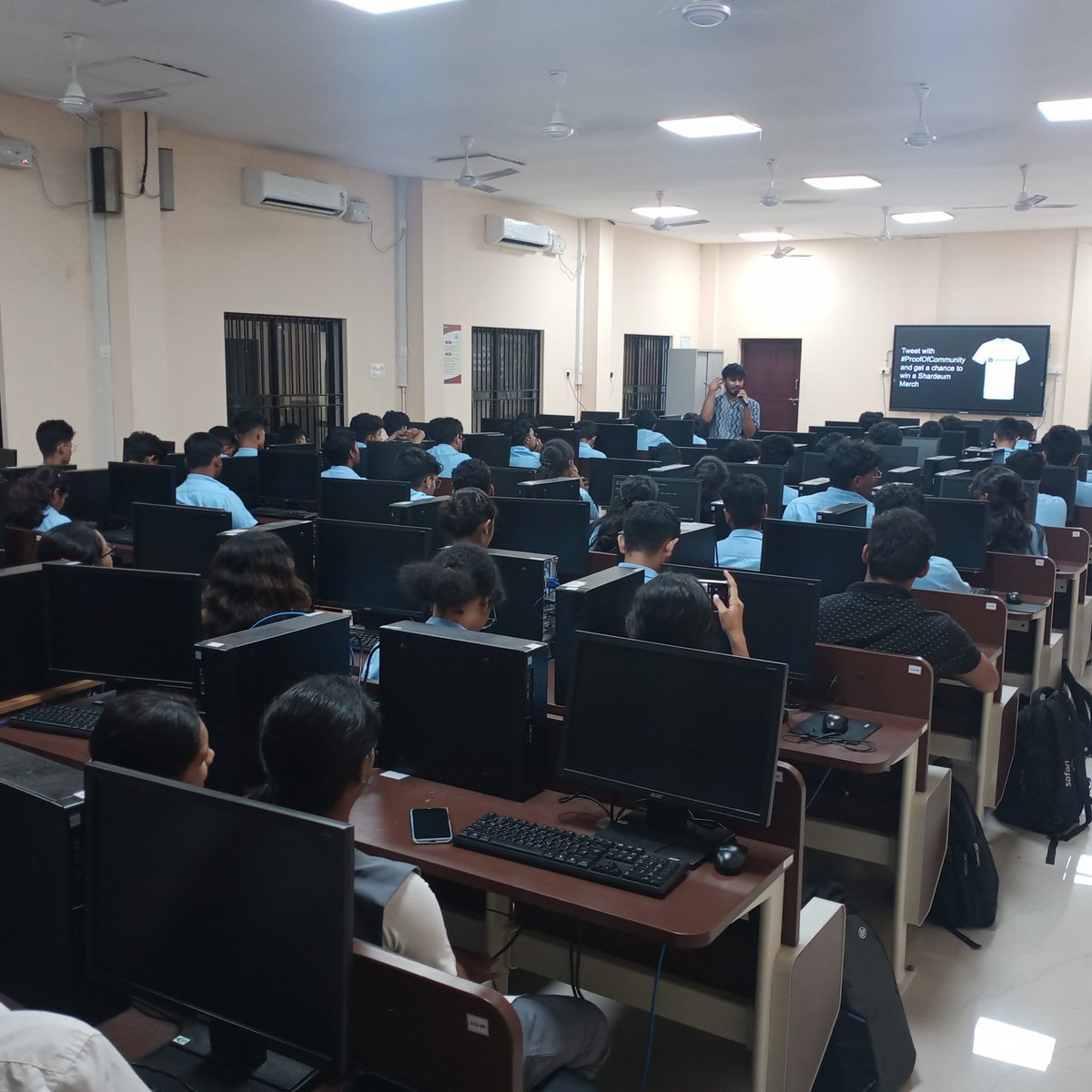 Karthik_G_Kumar's tweet photo. #ProofOfCommunity #fossmec #blockchain #shardeum
Nice session πͺ https://t.co/Mur43y7Vm2