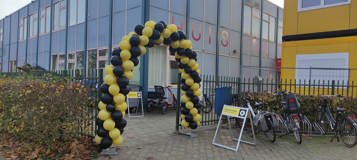 Stemmen is een feest! #TK2023 <a href="/Gemeente_Huizen/">Gemeente Huizen</a> stembureau Draaikom