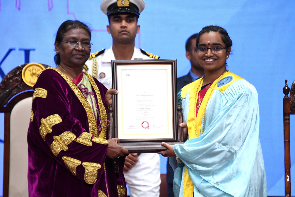 rashtrapatibhvn's tweet photo. President Droupadi Murmu graced 42nd convocation of Sri Sathya Sai Institute of Higher Learning at Puttaparthi, Andhra Pradesh. The President appreciated that Sri Sathya Sai Institute of Higher Learning has included physical, psychological, intellectual, emotional and spiritual dimensions in the education process.
https://t.co/LQiA0WHIhn