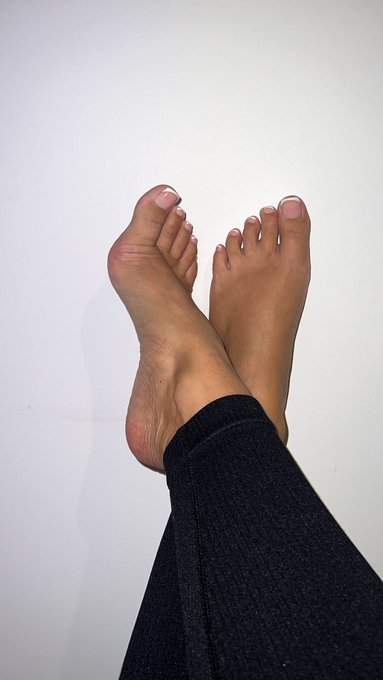 FANCY A FOOT SESSION🦶🏼? CNTRL LDN - 9TH DECEMBER 2PM  *my partner will be present for security and reasons