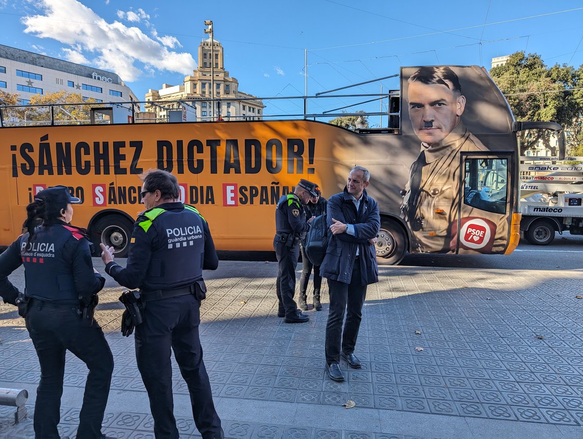 La Guardia Urbana nos tiene retenidos en Plaza de Cataluña