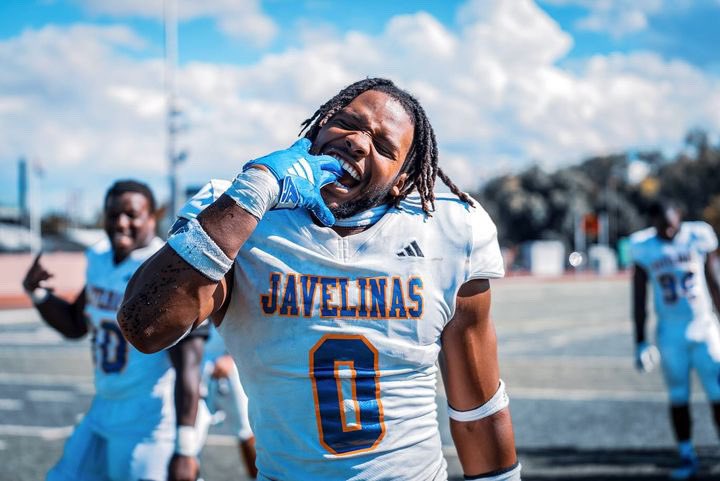 JordanHammonds3's tweet photo. #AGTG After some great conversations with @CoachBisch @Coach_TUI @Coach_Cotton713 and @CoachMoneyTAMUK. I am blessed to receive a D2 official offer from Texas A&amp;M Kingsville-University 💙💛 @Coachsalinas12 https://t.co/DgtImcv1wp