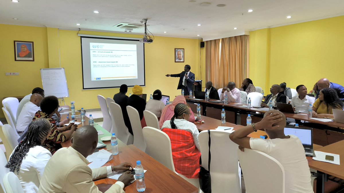 UPU_UN's tweet photo. 📍Dar es Salaam, #Tanzania🇹🇿: 25 participants from 8 #ExpressMail service operators in English-speaking #Africa benefited from a workshop on electronic advance data #EAD &amp; performance improvement, conducted by the UPU's #EMS Unit &amp; hosted by @posta_tz, with the support of @USPS. https://t.co/Y4xfxni5HV