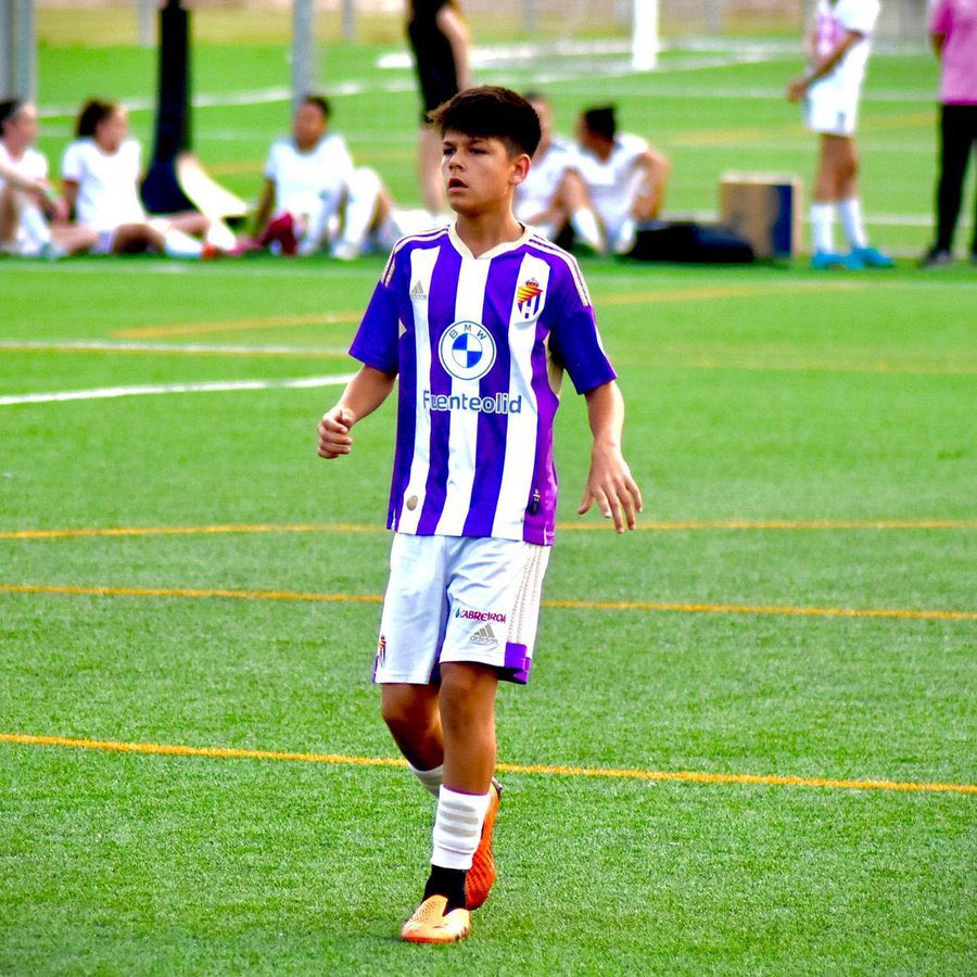 🚨💣 BREAKING: Real Madrid tertarik dengan talenta muda Valladolid berusia 14 tahun asal Brasil, Guilherme Ruck. Karena dia di bawah 16 tahun, dia belum menandatangani kontrak pro dan bisa pindah klub sesuka dia. Barça, PSG, Flamengo, &amp; Palmeiras berada dalam perlombaan. 🐣🇧🇷