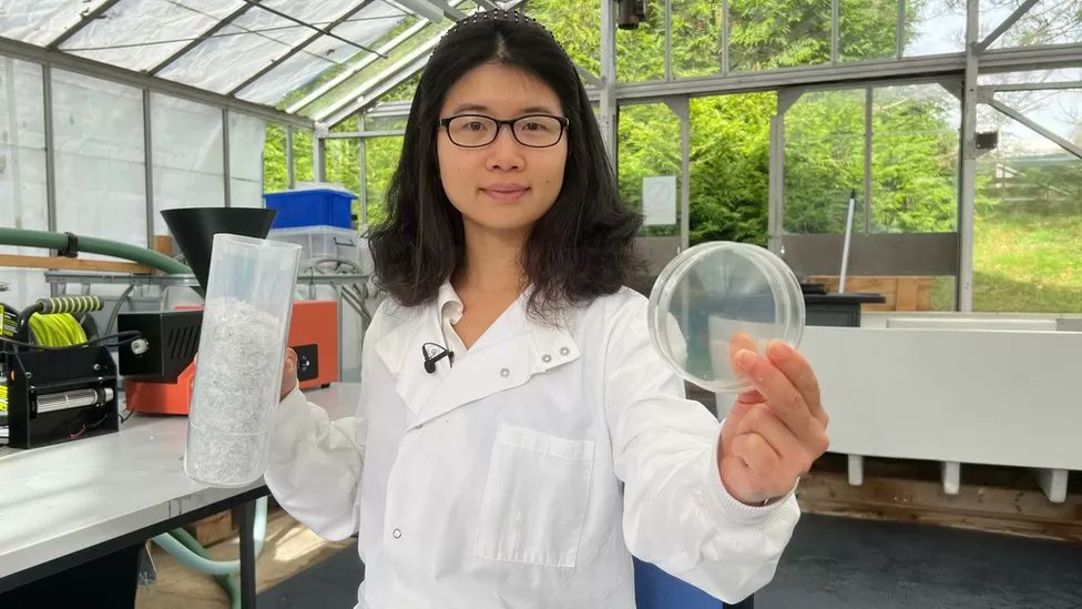 Wash it, shred it, and decontaminate it - we’re pioneering the UK’s first recycling facility for plastic lab waste👉bbc.in/46mGym9 Bath graduate, Dr Helen Liang, set up @LabCycleltd after seeing first-hand the volumes of waste while researching her PhD.