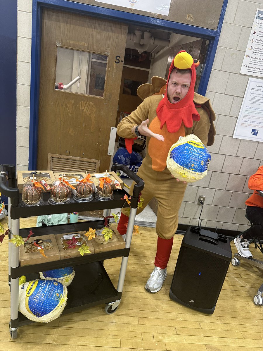 koneisha_'s tweet photo. The rain didnโt stop the show! Ss enjoyed our indoors Turkey Trot ๐ฆ! Special shoutout to Ms. Delenick the PBIS Queen & Andreas & Mac for always getting the Ss hype! @LansdowneMS #Turkeyfun #thankful https://t.co/LWalguQgEL