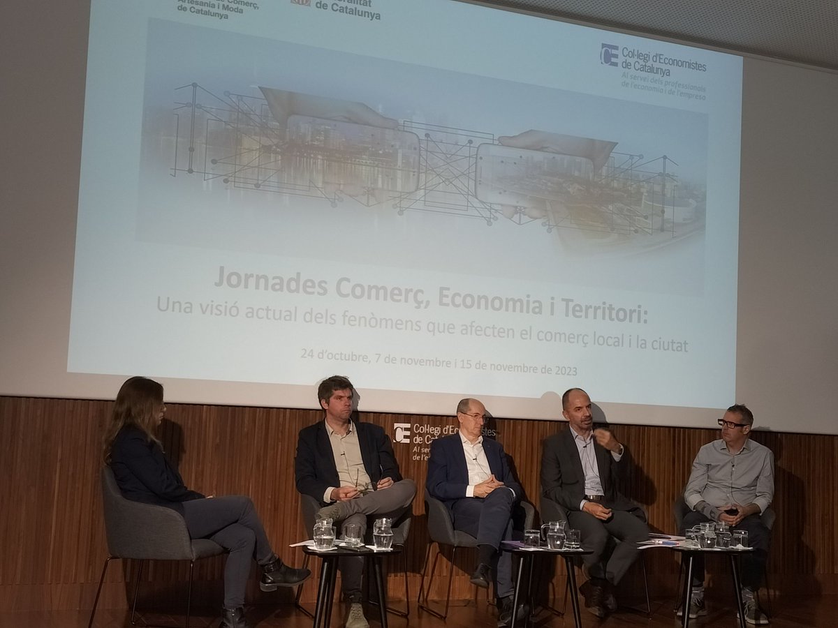 Last week, we participated in a roundtable discussion to talk about the management of vacant spaces found in our cities. We contributed our perspective on the issue. Organized by the Directorate General of Commerce of the Government of Catalonia-CCAM and the CEC.