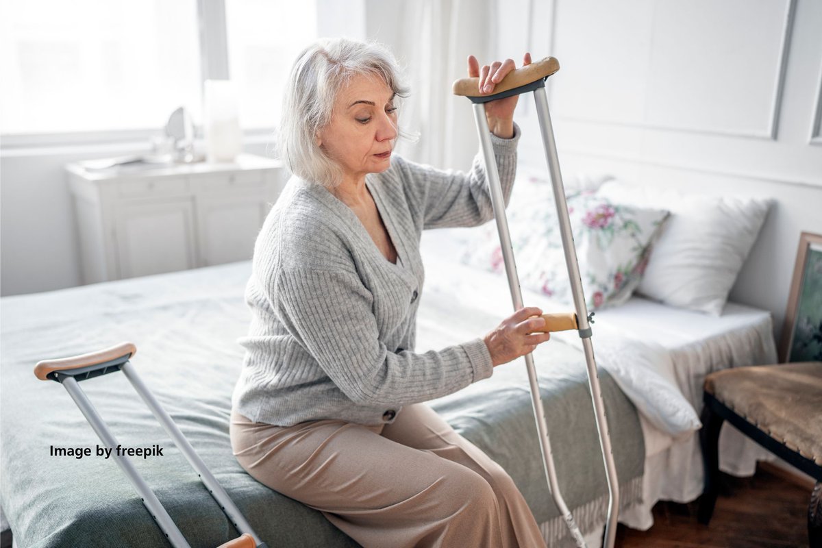 Around a third of people aged 65 & over fall at least once a year. As we get older our muscle strength & balance reduce. Taking part in exercise can help reduce your risk of a fall. Here are a few simple exercises to do at home buff.ly/3G01NQ3 buff.ly/47gxxfX