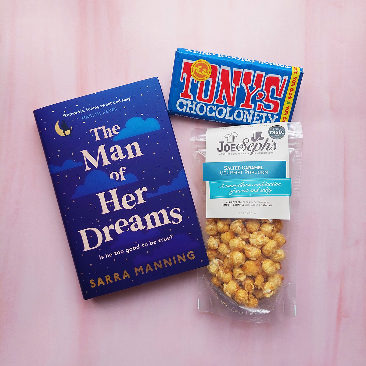 ✨ PRIZE DRAW ✨ We're giving you the chance to win a hardback copy of cosy new romcom THE MAN OF HER DREAMS, alongside some cosy night in goodies! To enter, RT this post & follow @TeamBookends 💖 UK only, closes 11:59pm 26/11/2023, T&C's: brnw.ch/21wEFxY