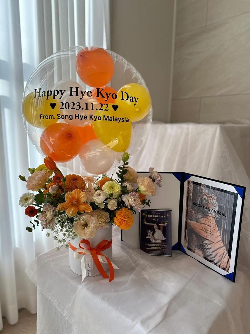 songhyekyomy's tweet photo. "To us you are a symbol of courage, strength, grace and also beauty. Just like a tiger is"

Happy birthday, KYO. May you continue walking on the flowery path ❤️

생일 축하합니다, #송혜교 💕

#HappyHyeKyoDay
#HappyKyoDay 
#OurBelovedKyoDay
#SongHyeKyo https://t.co/nj5JbjhS6C