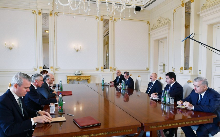 karabach24's tweet photo. 🇦🇿🇬🇧 President #Aliyev ontmoet #Docherty uit het #VK - bespreekt sterke banden, regionale stabiliteit en 🇬🇧 steun voor de rol van 🇦🇿 in de zuidelijke #Kaukasus. Nadruk op vertrouwen in economische samenwerking. Gedeelde inzet voor vrede en dialoog met 🇦🇲.

#UK #Azerbaijan #Peace https://t.co/Ibyxhidld6