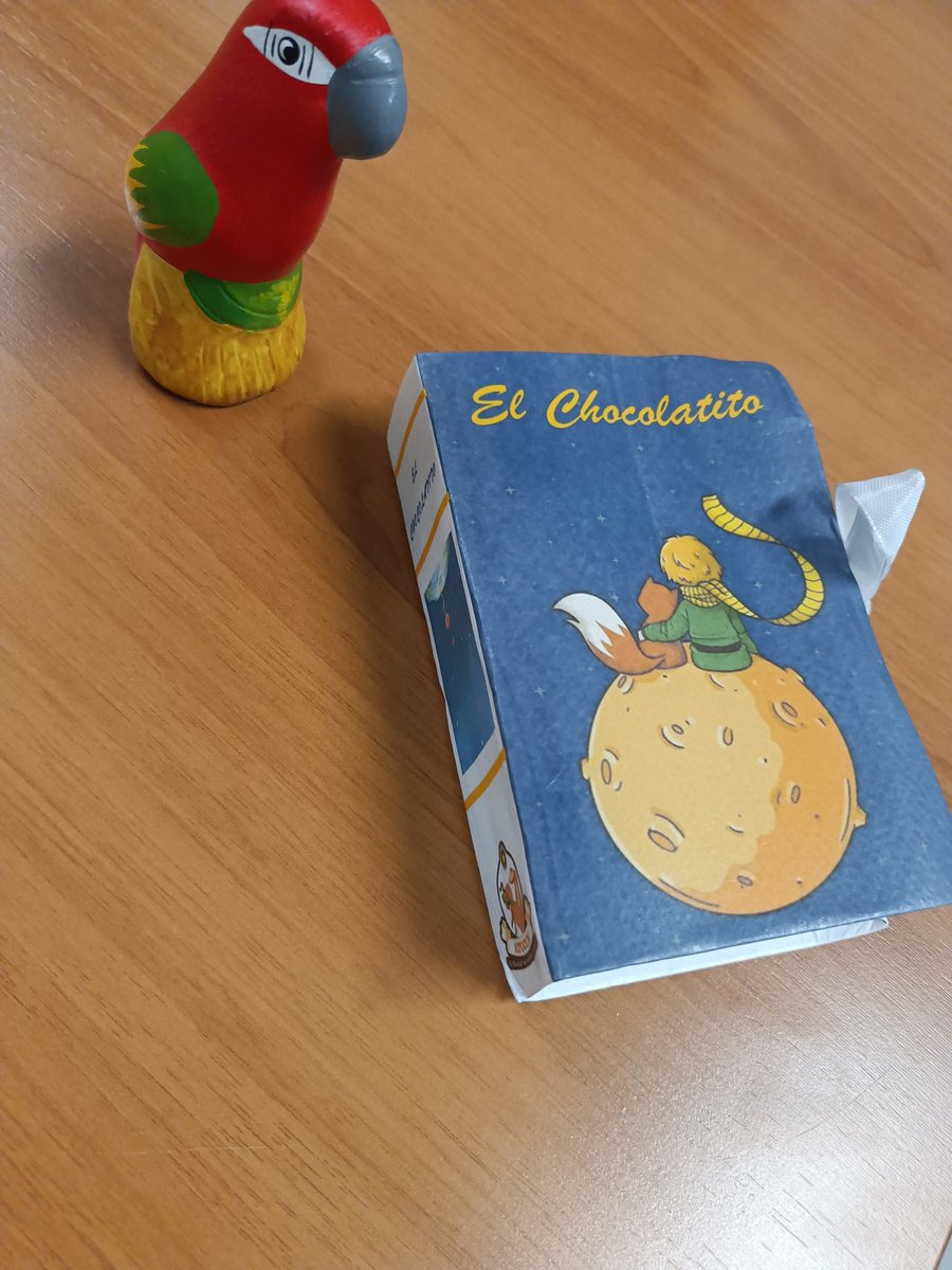 albertouve's tweet photo. Recién llegado de #Honduras Bombones El Chocolatito con una caja con el dibujo de mi libro favorito. Gracias a los mensajeros🥰 https://t.co/O0QqXyikEG