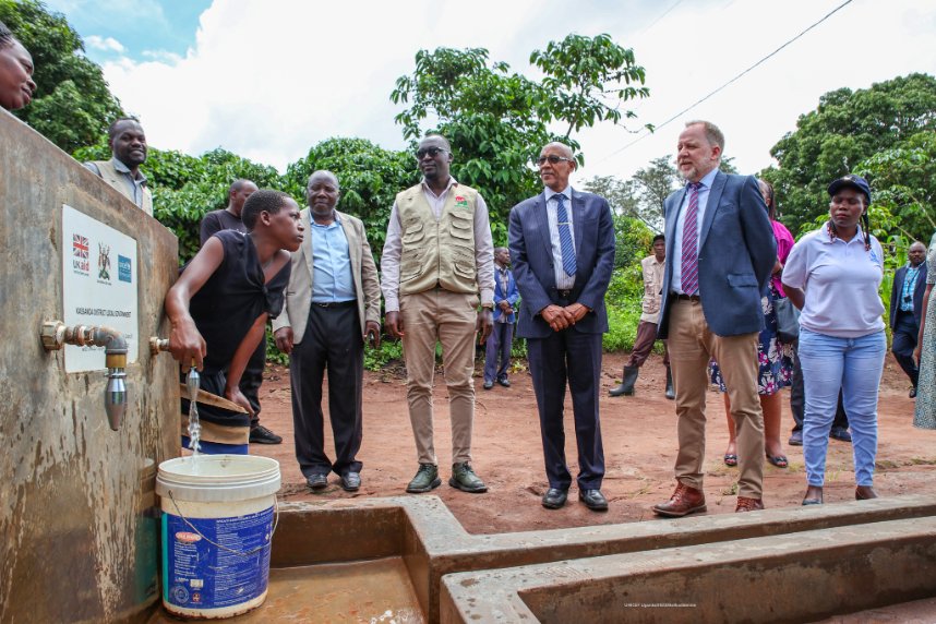 UNICEFUganda's tweet photo. .@UNICEF collaborated with Kassanda District to support 7 water-stressed healthcare facilities. The solar-powered water supply systems aim to benefit over 30,000 people, including patients, health workers, &amp; surrounding community. Thank you, @FCDOGovUK, for making this possible! https://t.co/QCJn4r6pkz