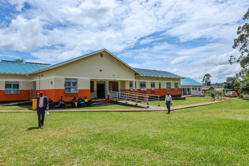 UNICEFUganda's tweet photo. .@UNICEF collaborated with Kassanda District to support 7 water-stressed healthcare facilities. The solar-powered water supply systems aim to benefit over 30,000 people, including patients, health workers, &amp; surrounding community. Thank you, @FCDOGovUK, for making this possible! https://t.co/QCJn4r6pkz
