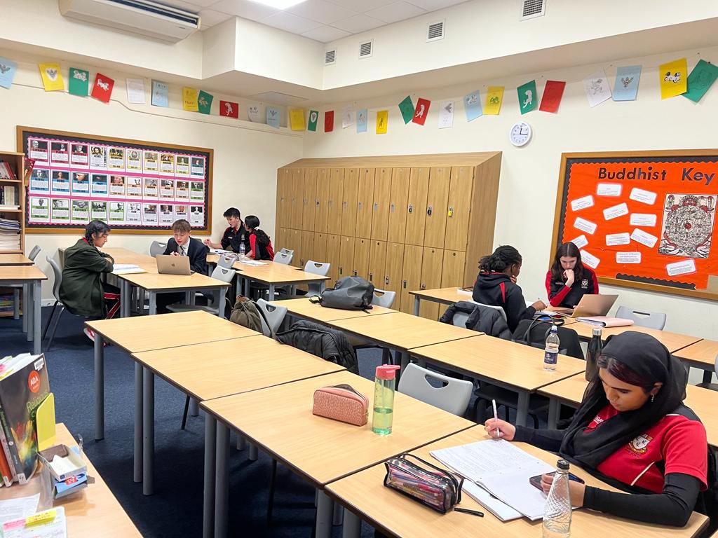 A-level ‘Dialogues’ is hard. But Year 13 are doing so well! We’ll be ready for our mock exams! 👏🧠✍️ #AQA #ReligiousStudies #Excellence #Alevel @NottsHigh @philethics_NHS