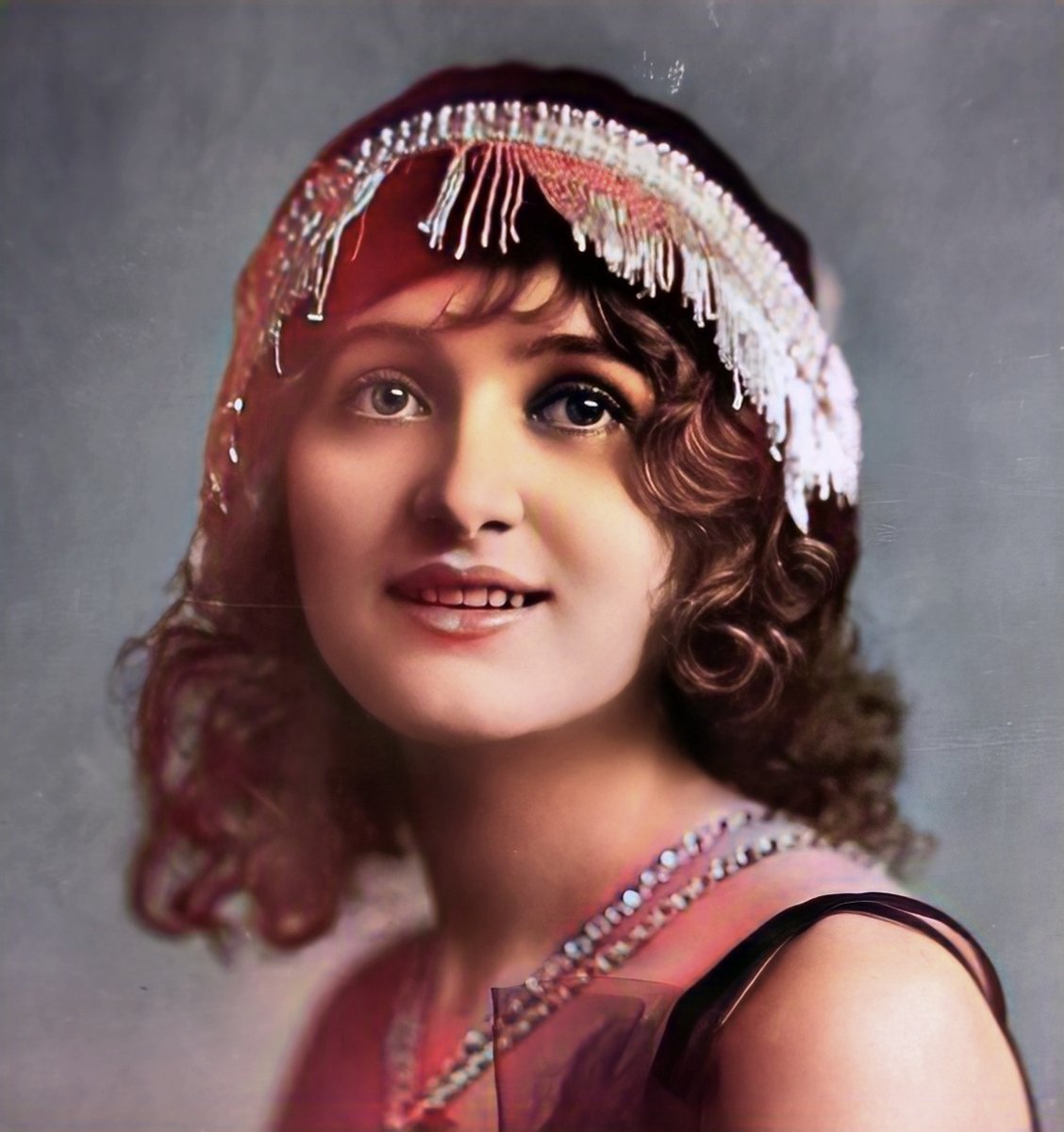 A portrait of a actress Gaby Deslys (1881-1920) - the star of the musical "Vera Violetta" (1911). Al Jolson played with her in that musical, which established him as a star of the stage.

#jolson