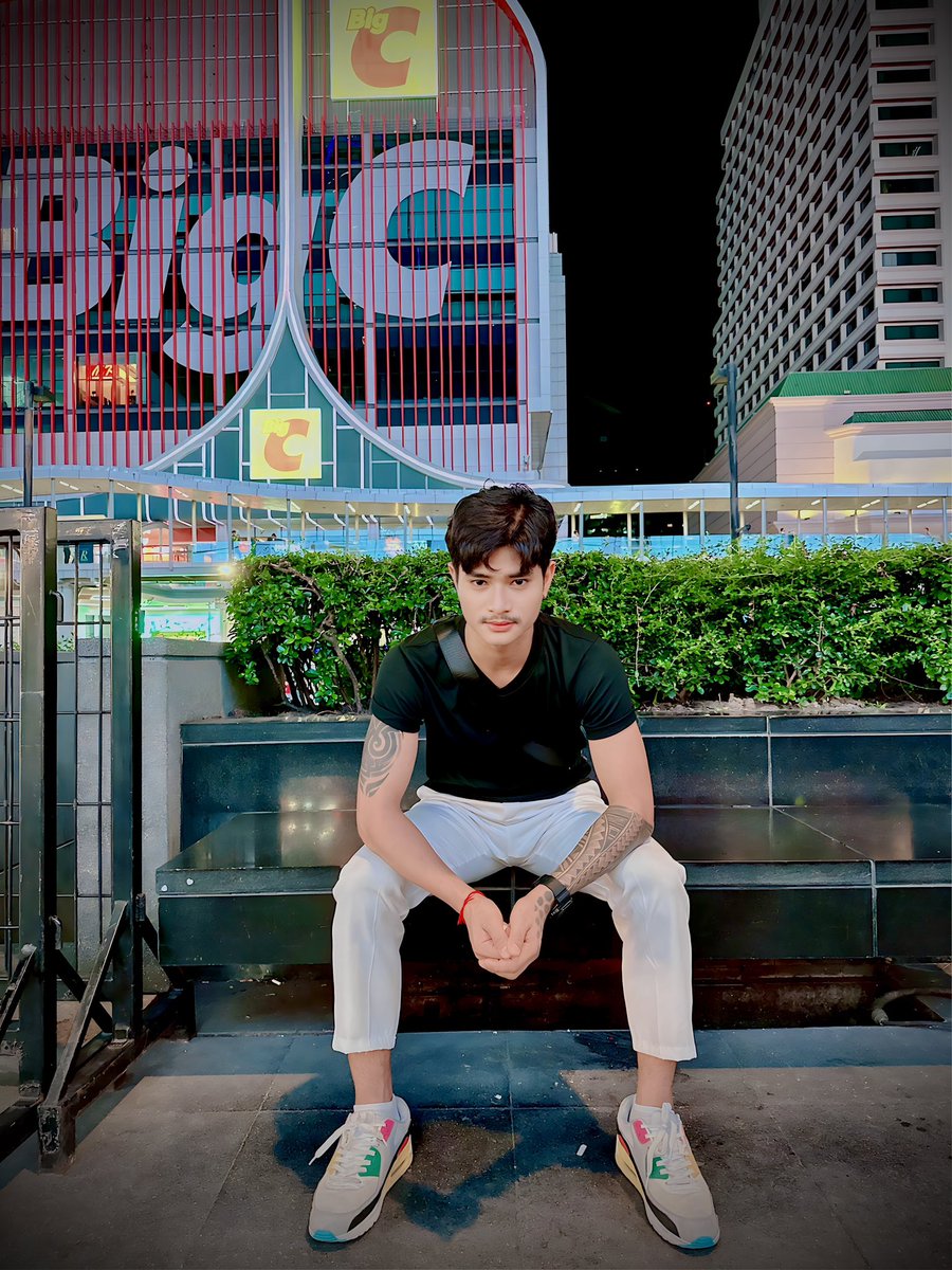 ဘယ်အရာကိုမှ စွဲလမ်း မထားတဲ့အတွက် ကျွန်နော့ ဘဝက သာသာယာယာပါပဲ့ pro 👈🏻👈🏻