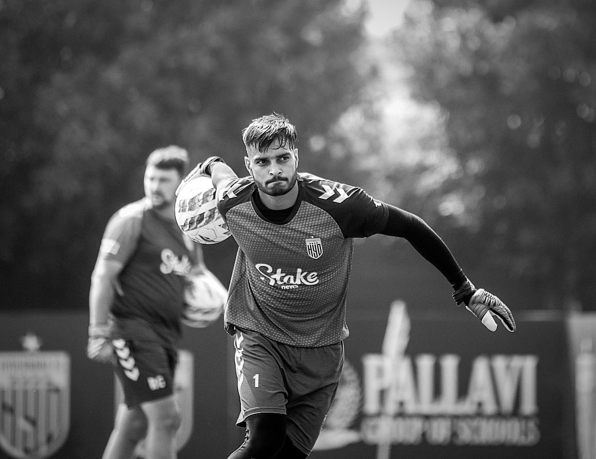 Gurmeetgk12's tweet photo. Stay focused 👀 and stay on track🙌🏻 ⚽️❤️
#gurmeetsingh #Gsc01 #indianfootball
#hyderabadfc #indiansuperleague https://t.co/H16THzzNOz