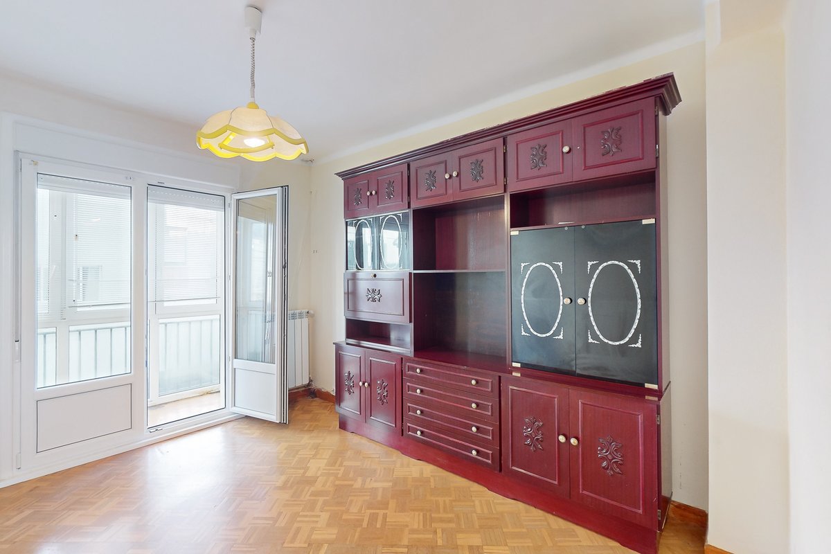 Inmo_DDC's tweet image. ¡Nos encantan las viviendas que son un auténtico lienzo en blanco listo para convertirse en el hogar de tus sueños!

Así es esta casa de 4 dormitorios, 2 baños, terraza y balcón en Aoiz. Está lista para ser renovada y que se convierta en tu nuevo hogar😍
fotocasa.es/es/comprar/viv…