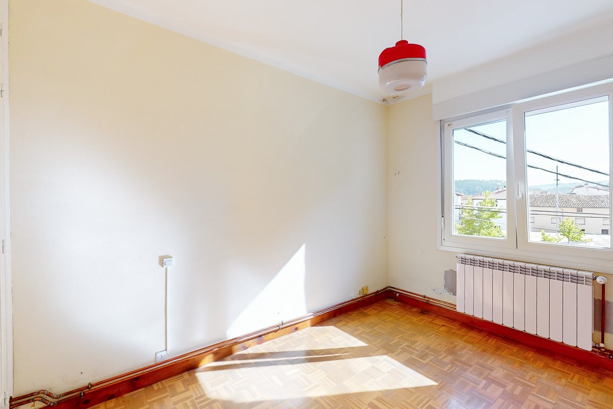 Inmo_DDC's tweet image. ¡Nos encantan las viviendas que son un auténtico lienzo en blanco listo para convertirse en el hogar de tus sueños!

Así es esta casa de 4 dormitorios, 2 baños, terraza y balcón en Aoiz. Está lista para ser renovada y que se convierta en tu nuevo hogar😍
fotocasa.es/es/comprar/viv…