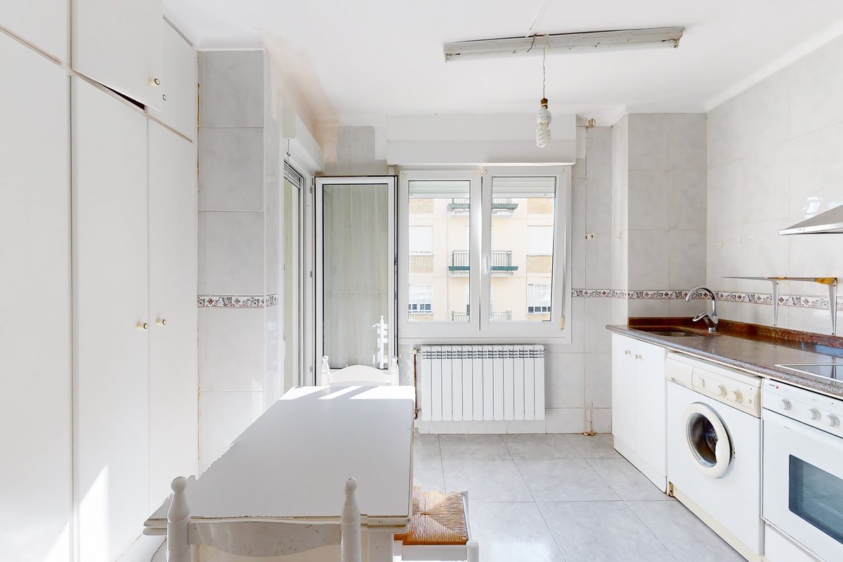 Inmo_DDC's tweet image. ¡Nos encantan las viviendas que son un auténtico lienzo en blanco listo para convertirse en el hogar de tus sueños!

Así es esta casa de 4 dormitorios, 2 baños, terraza y balcón en Aoiz. Está lista para ser renovada y que se convierta en tu nuevo hogar😍
fotocasa.es/es/comprar/viv…