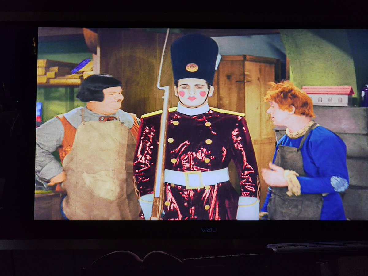 TomsTwinSOJ's tweet image. Post-Halloween is for fantasy films, and the NYC stations used to show the best on T-Day. Today, I'm returning to my youth with "March of the Wooden Soldiers"! That decapitation stuck with me, and the end battle rivals LOTR! #LaurelAndHardy #fantasyfilms #Thanksgiving #MutantFam