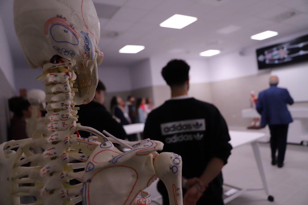 Hoy, en la Universidad Loyola, damos la bienvenida a los nuevos estudiantes del grado de Medicina en nuestro campus de Sevilla, tras una larga andadura desde que se iniciase el procedimiento en mayo de 2021 👏.
Noticia completa en nuestro blog ⤵️ 
uloyola.es/blog/la-univer…