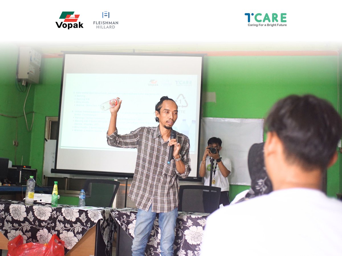 tcareid's tweet photo. Para peserta pelatihan berhasil mencapai sejumlah target, diantaranya kemampuan dalam pemilahan dan penyortiran bahan baku sampah plastik, pengetahuan mengenai potensi harga jenis bahan baku plastik, serta pemahaman mengenai fungsi mesin cacah plastik dan SOP penggunaannya. https://t.co/CtSe1UMSVi