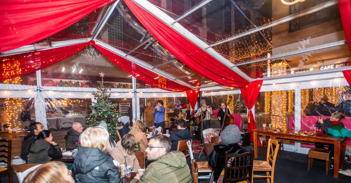 visitsouthdevon's tweet image. #Christmas has arrived in @Princesshay, visit this Nov &amp;amp; Dec to experience a magical atmosphere! 🎅✨

With festive lights, Santa &amp;amp; Charity Christmas Trees, plus Thursday late-night shopping!

Find out more👉 princesshay.co.uk/christmas

#Princesshay #Christmas #DiscoverTheWonder